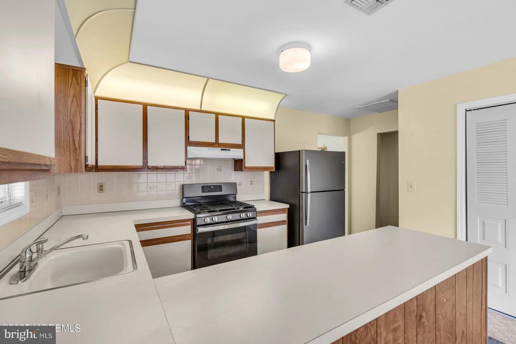 Image 19 of property listing at 46 CARMACKS WAY, Toms River, NJ 08757