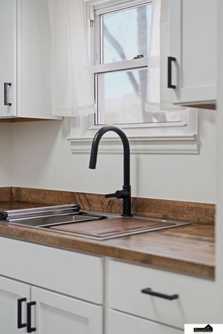 1901 S 28th Street, Lincoln, NE 68502