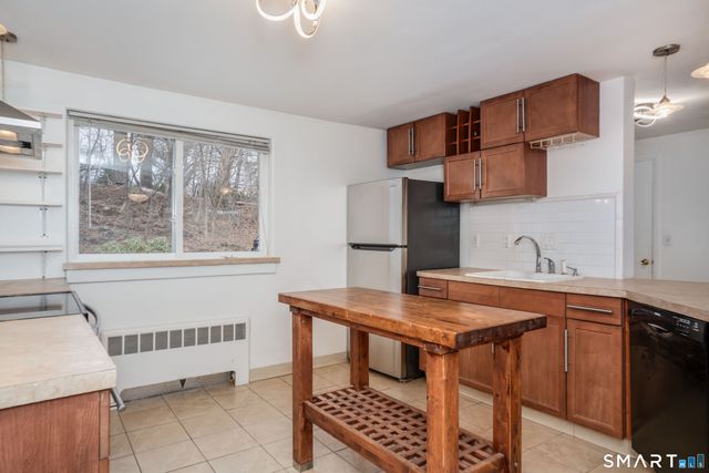 422 South Main Street, West Hartford, CT 06110