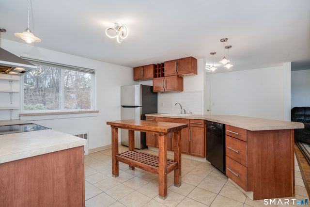 422 South Main Street, West Hartford, CT 06110