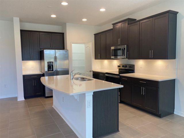 7047 OXBOW ROAD, Minneola, FL 34715