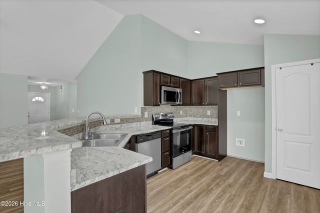 186 Windfield Lane, Holly Ridge, NC 28445