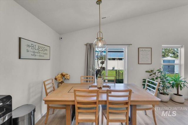 10384 Blackpool Ridge St, Nampa, ID 83687