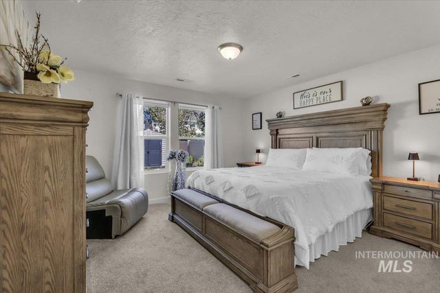 10384 Blackpool Ridge St, Nampa, ID 83687