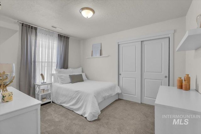 10384 Blackpool Ridge St, Nampa, ID 83687