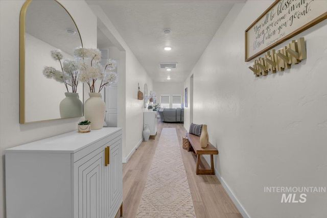 10384 Blackpool Ridge St, Nampa, ID 83687