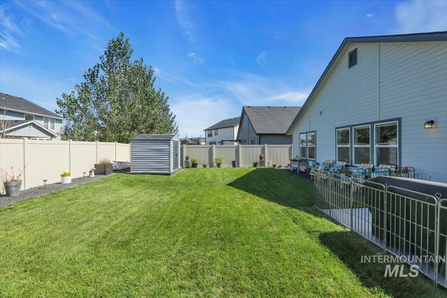 10384 Blackpool Ridge St, Nampa, ID 83687