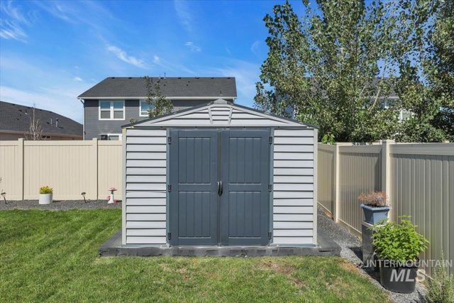 10384 Blackpool Ridge St, Nampa, ID 83687