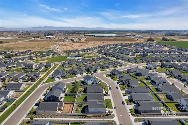 10384 Blackpool Ridge St, Nampa, ID 83687
