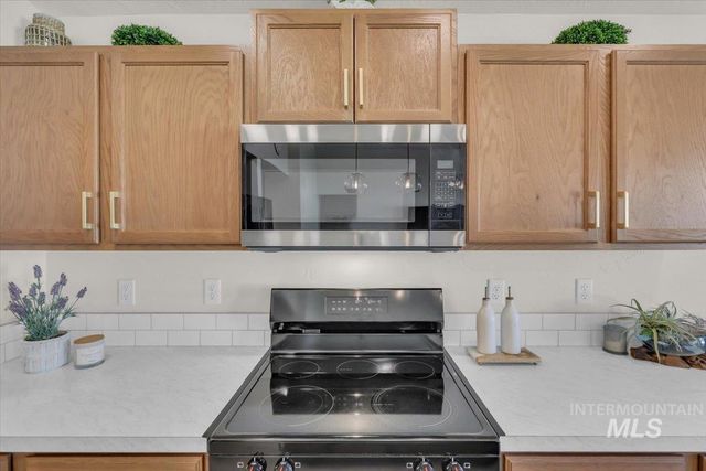 10384 Blackpool Ridge St, Nampa, ID 83687