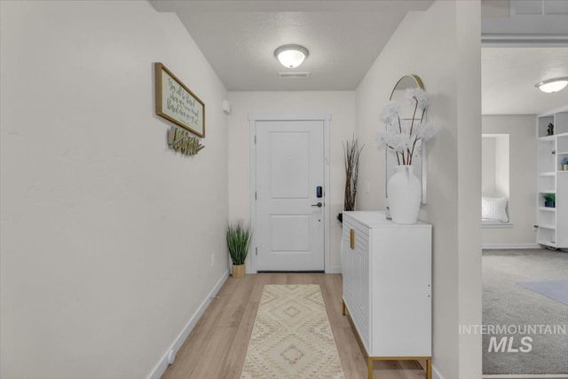 10384 Blackpool Ridge St, Nampa, ID 83687