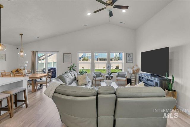 10384 Blackpool Ridge St, Nampa, ID 83687