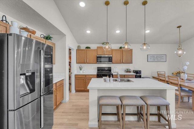 10384 Blackpool Ridge St, Nampa, ID 83687
