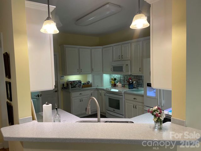 479 26th Avenue NE B, Hickory, NC 28601