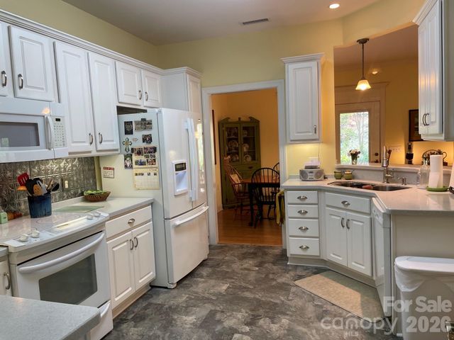 479 26th Avenue NE B, Hickory, NC 28601