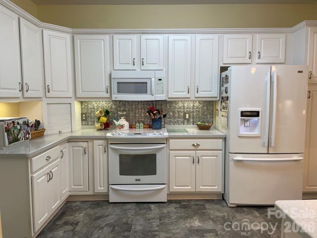 479 26th Avenue NE B, Hickory, NC 28601