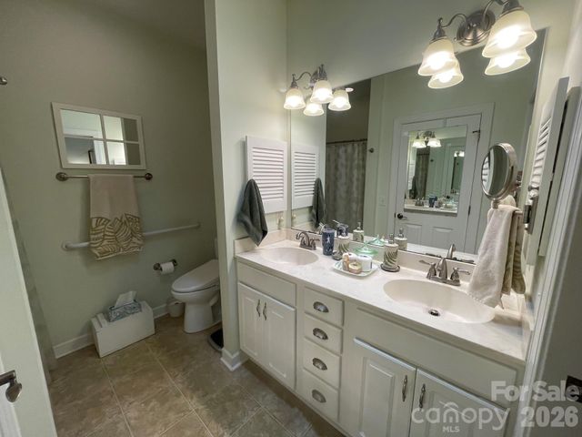 479 26th Avenue NE B, Hickory, NC 28601
