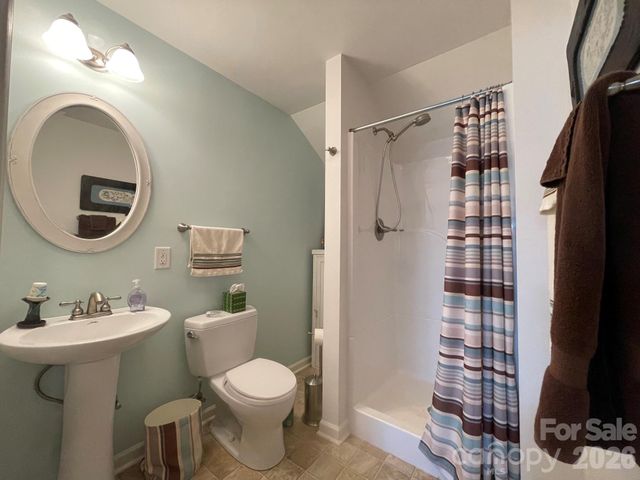 479 26th Avenue NE B, Hickory, NC 28601