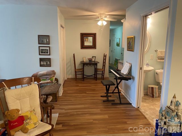 479 26th Avenue NE B, Hickory, NC 28601