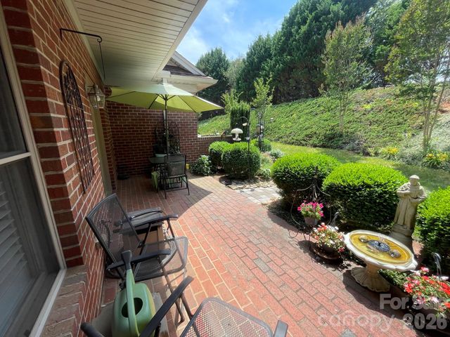 479 26th Avenue NE B, Hickory, NC 28601