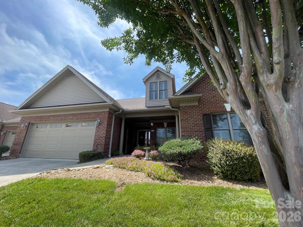 479 26th Avenue NE B, Hickory, NC 28601