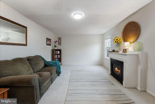 20956 HOLLYBERRY CT, Ashburn, VA 20147