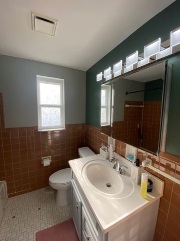 57 Seneca Dr, Mt Lebanon, PA 15228