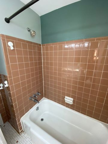 57 Seneca Dr, Mt Lebanon, PA 15228