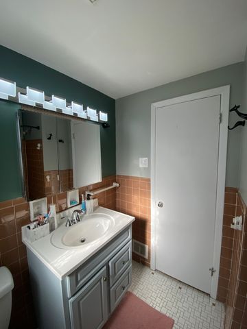 57 Seneca Dr, Mt Lebanon, PA 15228