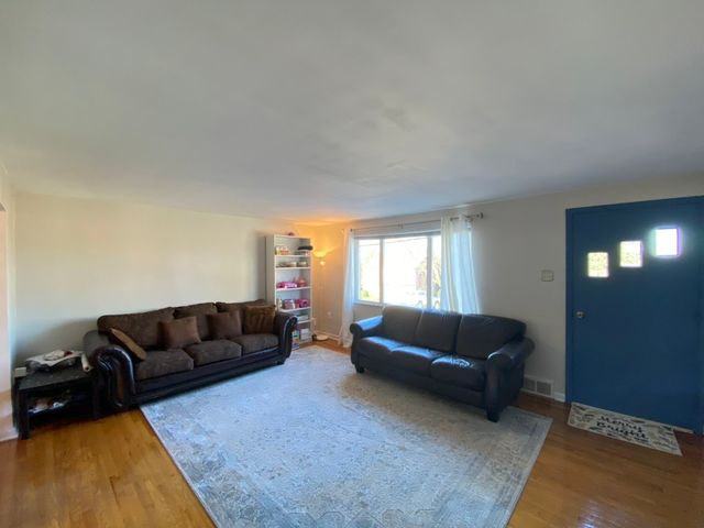 57 Seneca Dr, Mt Lebanon, PA 15228