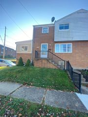 57 Seneca Dr, Mt Lebanon, PA 15228