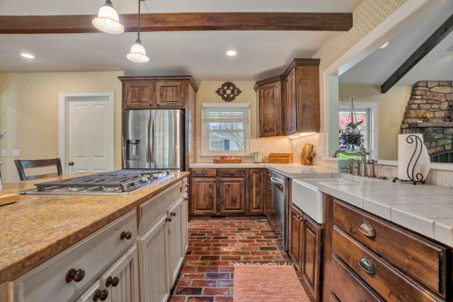 2859 Cedar Hill Drive, Fayetteville, AR 72703