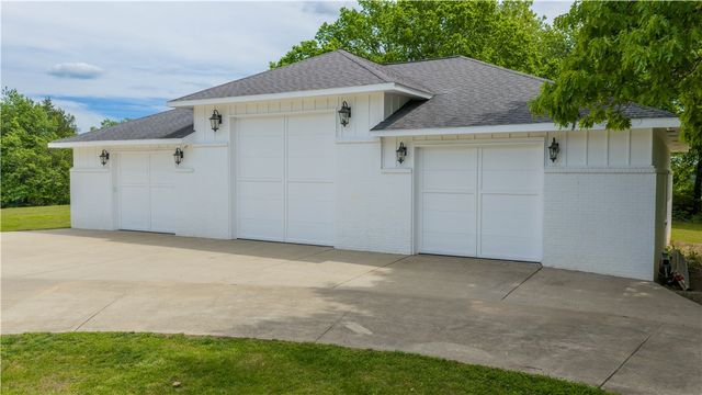2859 Cedar Hill Drive, Fayetteville, AR 72703