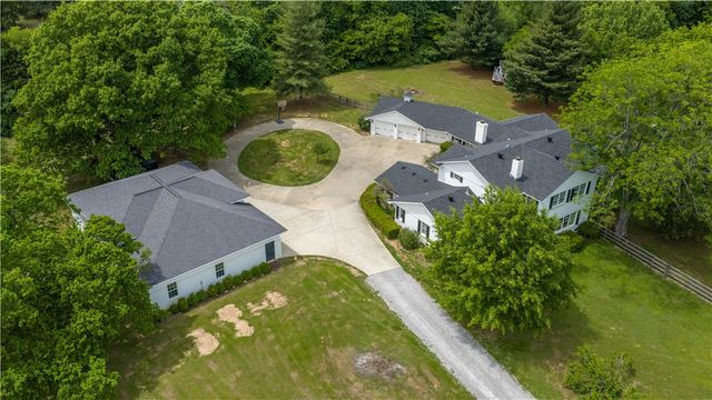 2859 Cedar Hill Drive, Fayetteville, AR 72703