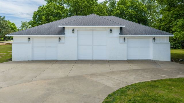 2859 Cedar Hill Drive, Fayetteville, AR 72703