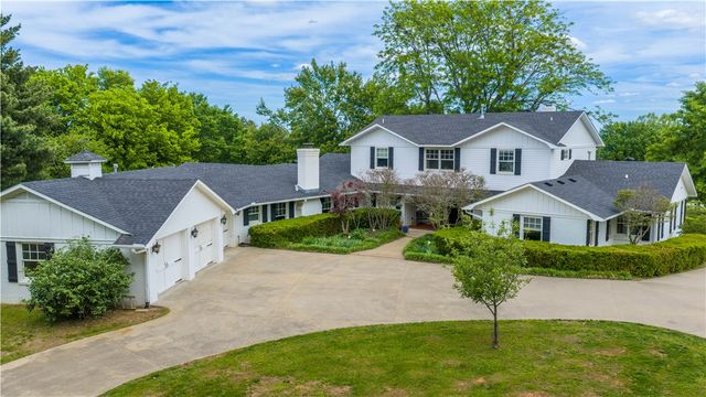 2859 Cedar Hill Drive, Fayetteville, AR 72703