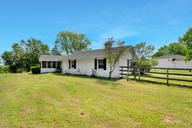 2859 Cedar Hill Drive, Fayetteville, AR 72703