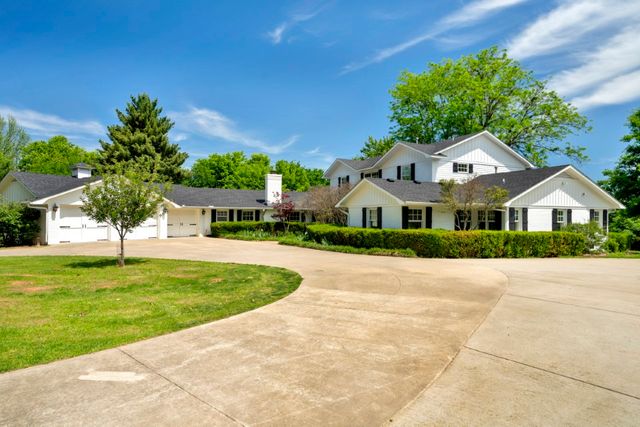 2859 Cedar Hill Drive, Fayetteville, AR 72703