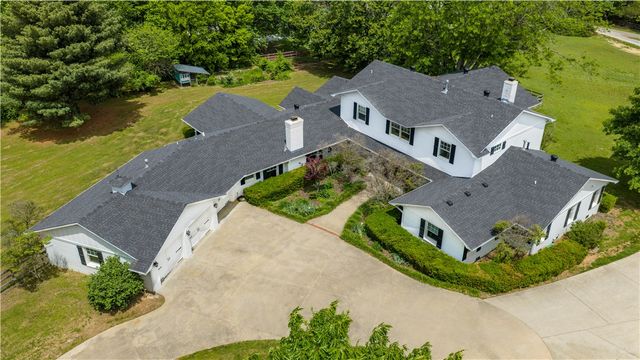 2859 Cedar Hill Drive, Fayetteville, AR 72703