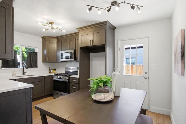 1913 S California St, Stockton, CA 95206