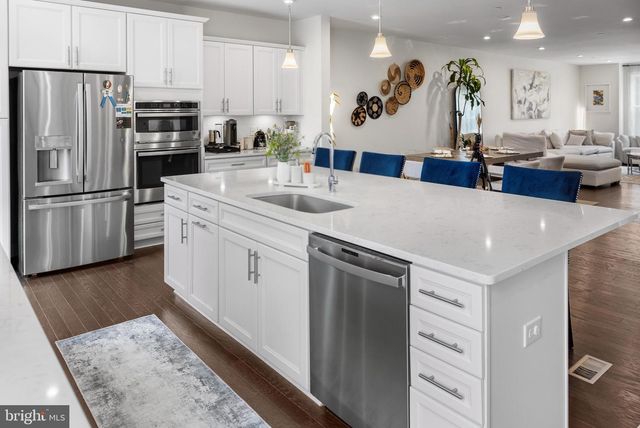 3806 RAINIER DR, Fairfax, VA 22033