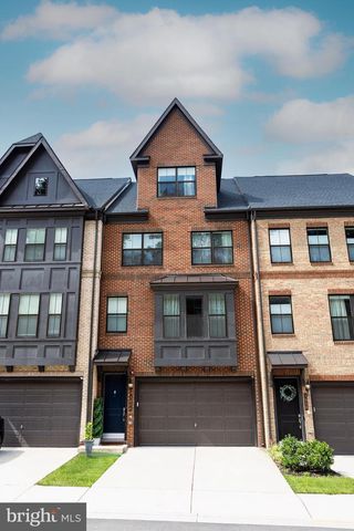 3806 RAINIER DR, Fairfax, VA 22033