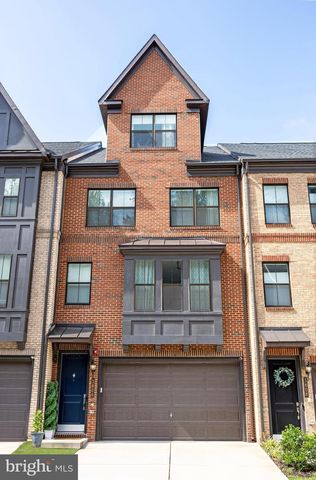 3806 RAINIER DR, Fairfax, VA 22033
