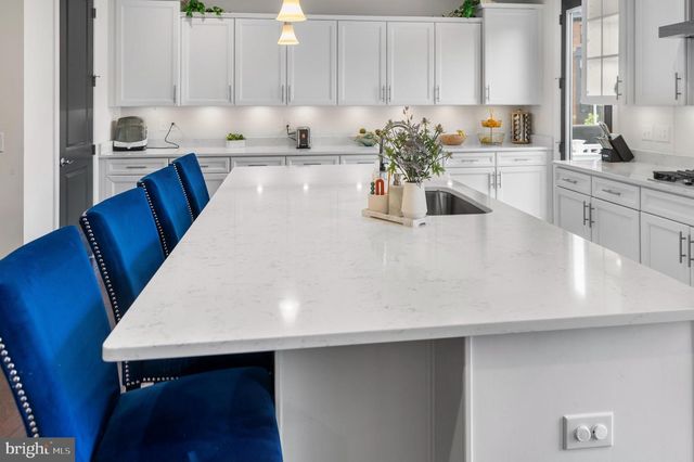 3806 RAINIER DR, Fairfax, VA 22033