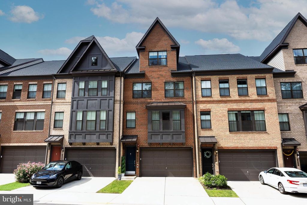 3806 RAINIER DR, Fairfax, VA 22033