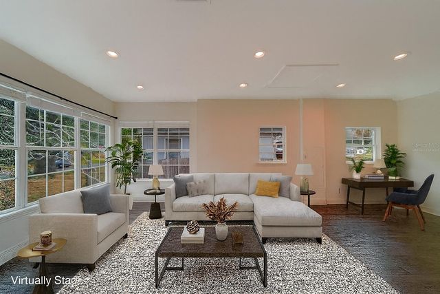 225 36TH AVENUE NE, St Petersburg, FL 33704