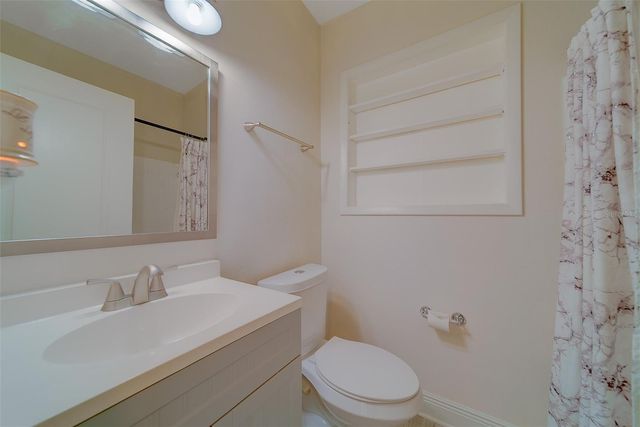 225 36TH AVENUE NE, St Petersburg, FL 33704