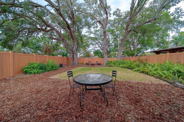 225 36TH AVENUE NE, St Petersburg, FL 33704