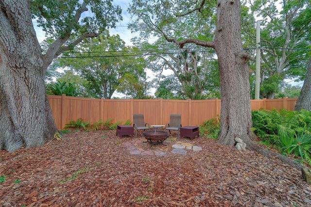 225 36TH AVENUE NE, St Petersburg, FL 33704