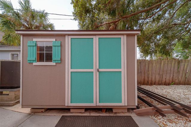 225 36TH AVENUE NE, St Petersburg, FL 33704